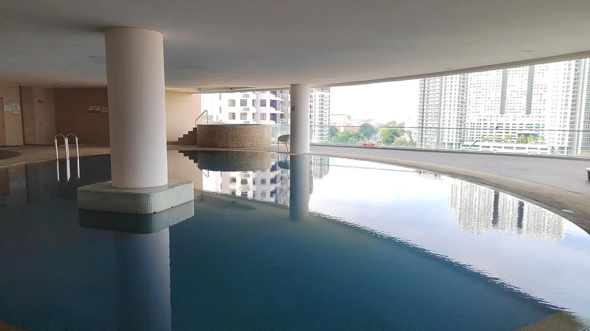 Spacious 1Br 118 Island Plaza 4Pax George Town